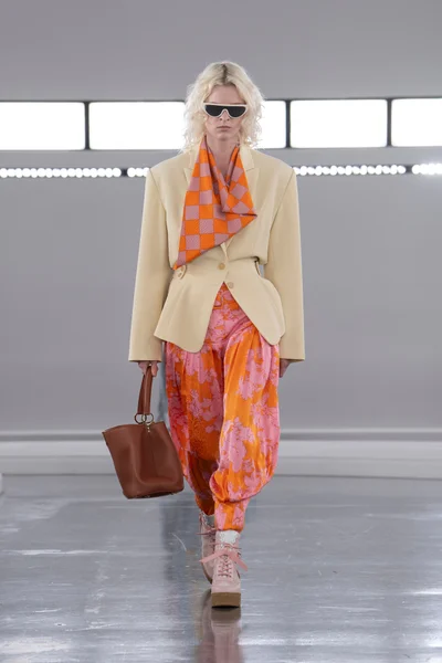 Look 33
